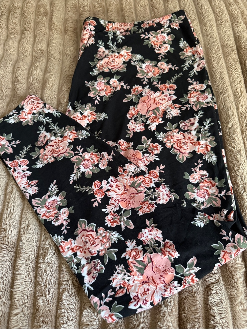 Plus Size Black Floral Leggings with Pink Rose Print